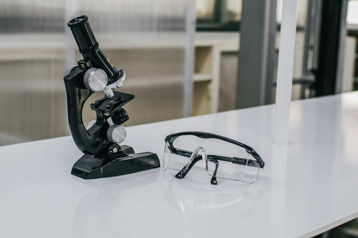 Microscope and Laboratory Goggle